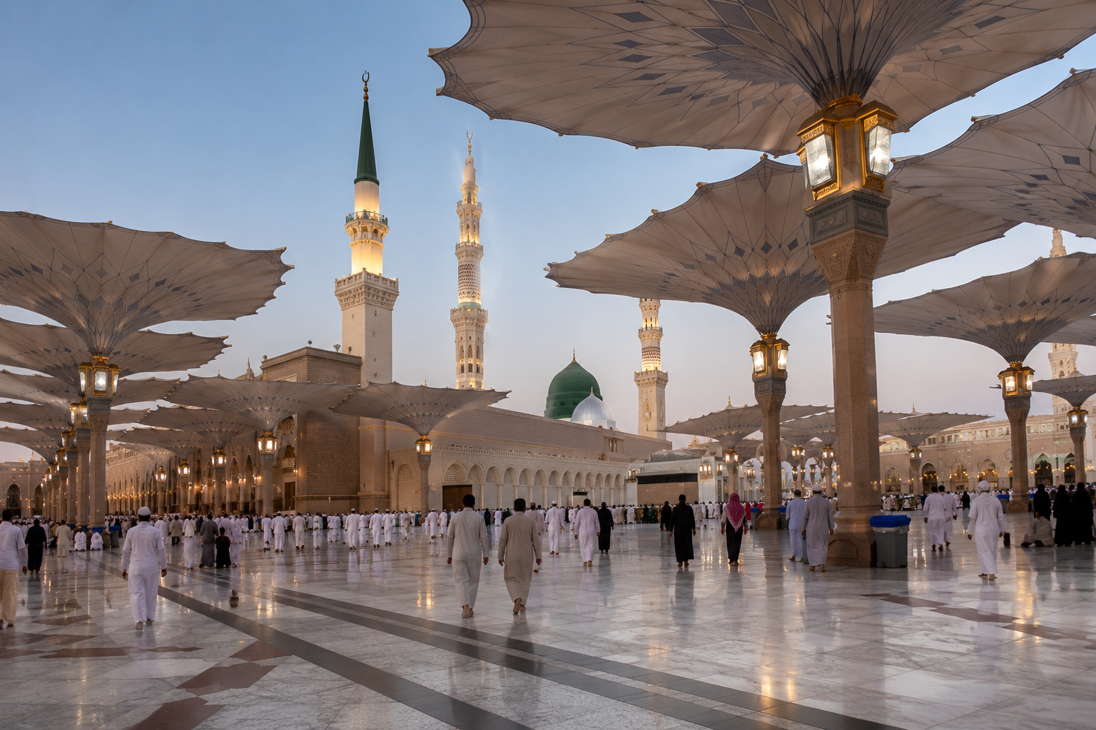 Mosquée du Prophète à Médine avec les parasols emblématiques - Omra Septembre - Al Maqam Voyages